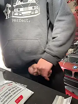 donnuozfutura online show from March 4, 2025, 12:44 pm