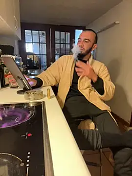 donnuozfutura online show from February 1, 2025, 3:18 pm