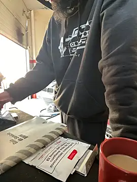 donnuozfutura online show from March 5, 2025, 9:16 am