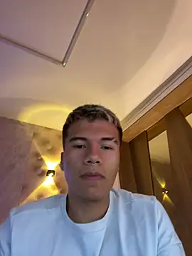 Snapshot of Logan_smith1 chatting on February 7, 2025, 8:01 am Logan smith1 online show from February 7, 2025, 8:01 am