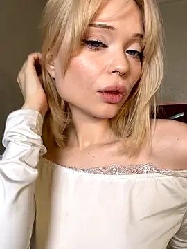 Snapshot of dollfromvenus chatting on October 26, 2025, 9:15 pm dollfromvenus online show from October 26, 2025, 9:15 pm