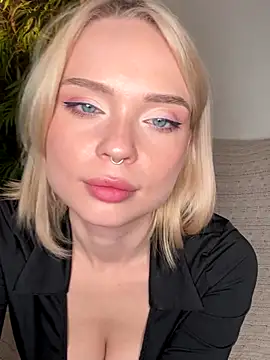 Snapshot of dollfromvenus chatting on September 21, 2025, 7:30 pm dollfromvenus online show from September 21, 2025, 7:30 pm