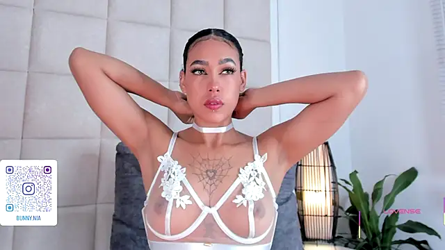 Nia Bunny online show from September 15, 2025, 2:50 pm