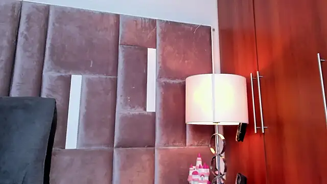 Nia Bunny online show from February 16, 2026, 1:21 pm