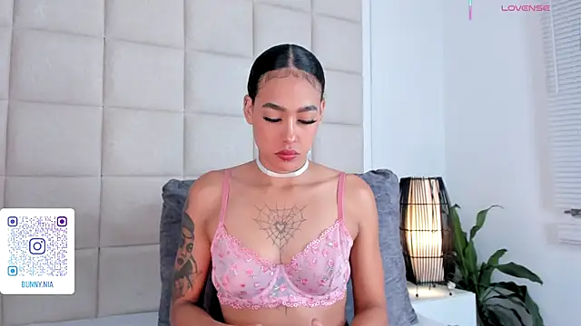 Nia Bunny online show from October 1, 2025, 1:37 pm