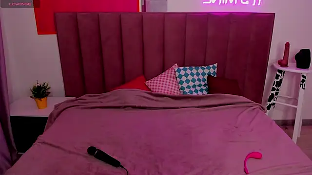 Snapshot of Diana_Garrett chatting on October 5, 2025, 1:29 am Diana Garrett online show from October 5, 2025, 1:29 am