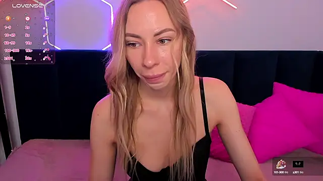 Snapshot of Diana_Garrett chatting on October 13, 2025, 2:24 am Diana Garrett online show from October 13, 2025, 2:24 am