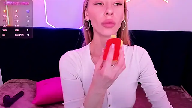 Snapshot of Diana_Garrett chatting on February 8, 2025, 11:55 am Diana Garrett online show from February 8, 2025, 11:55 am