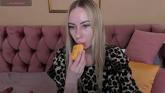 Snapshot of Diana_Garrett chatting on February 23, 2025, 1:46 am Diana Garrett online show from February 23, 2025, 1:46 am