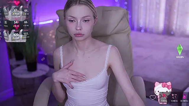 Snapshot of EviStar chatting on October 4, 2025, 9:55 am EviStar online show from October 4, 2025, 9:55 am