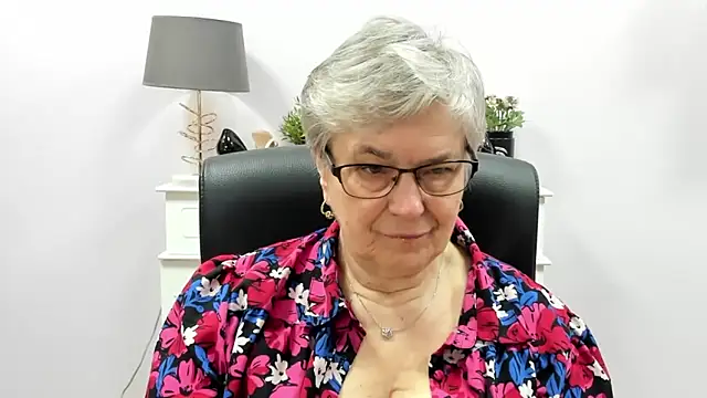 IrisDream online show from April 7, 2026, 6:15 am