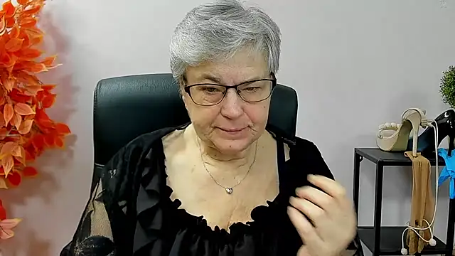 Snapshot of IrisDream chatting on November 27, 2025, 7:20 am IrisDream online show from November 27, 2025, 7:20 am