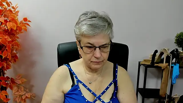 Snapshot of IrisDream chatting on October 21, 2025, 6:13 am IrisDream online show from October 21, 2025, 6:13 am