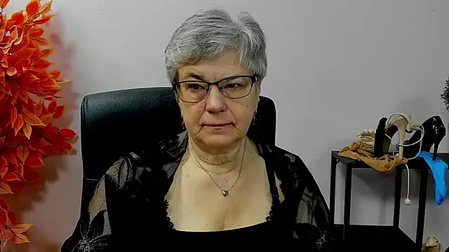 Snapshot of IrisDream chatting on November 18, 2025, 7:22 am IrisDream online show from November 18, 2025, 7:22 am