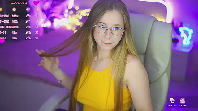 Snapshot of SilverrMoon chatting on September 24, 2025, 12:44 pm SilverrMoon online show from September 24, 2025, 12:44 pm