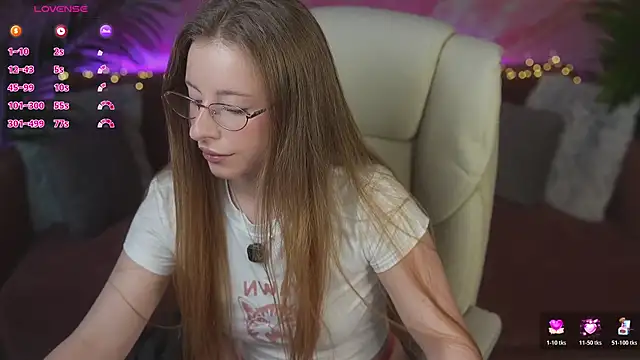 SilverrMoon online show from April 10, 2026, 6:42 am