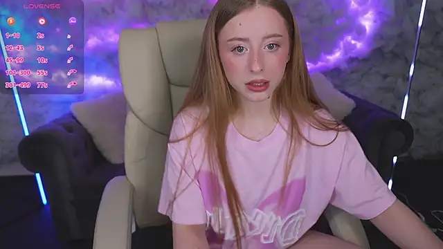 Snapshot of SilverrMoon chatting on March 21, 2025, 2:50 am SilverrMoon online show from March 21, 2025, 2:50 am