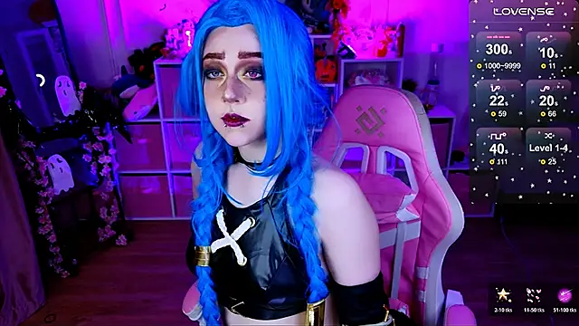 Snapshot of Aki__Ra chatting on November 19, 2025, 5:35 pm Aki Ra online show from November 19, 2025, 5:35 pm