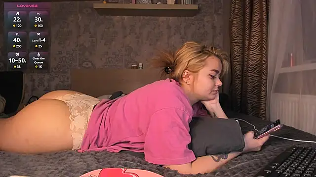 Snapshot of purebeautie13 chatting on January 9, 2025, 3:12 pm purebeautie13 online show from January 9, 2025, 3:12 pm