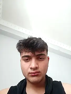 boy 3835 online show from March 13, 2025, 1:29 pm