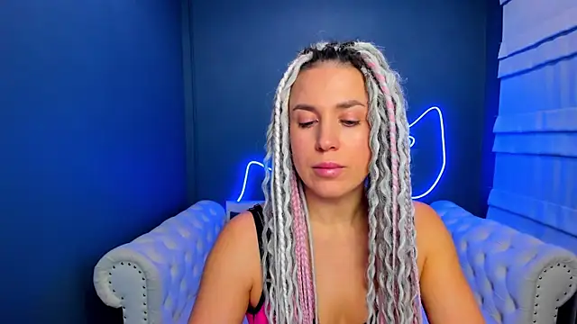 Snapshot of rock_n_roxy chatting on November 24, 2025, 1:38 am rock n roxy online show from November 24, 2025, 1:38 am