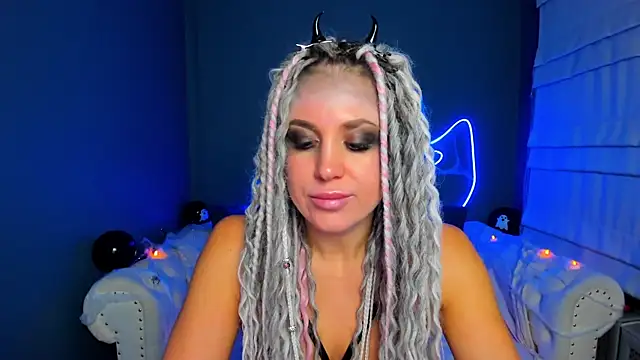 Snapshot of rock_n_roxy chatting on October 29, 2025, 1:37 am rock n roxy online show from October 29, 2025, 1:37 am