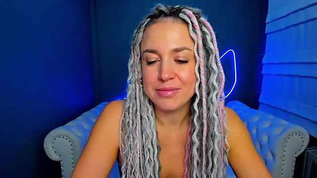 Snapshot of rock_n_roxy chatting on November 4, 2025, 1:20 am rock n roxy online show from November 4, 2025, 1:20 am