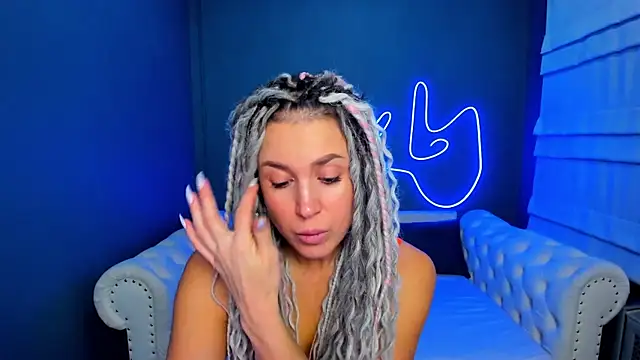 Snapshot of rock_n_roxy chatting on November 6, 2025, 1:53 am rock n roxy online show from November 6, 2025, 1:53 am