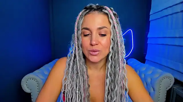 Snapshot of rock_n_roxy chatting on November 5, 2025, 1:20 am rock n roxy online show from November 5, 2025, 1:20 am