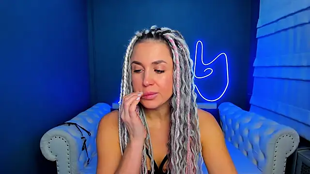 Snapshot of rock_n_roxy chatting on November 15, 2025, 1:31 am rock n roxy online show from November 15, 2025, 1:31 am