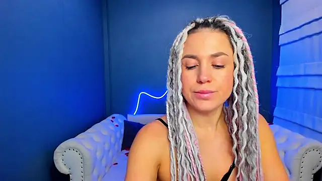 Snapshot of rock_n_roxy chatting on November 25, 2025, 1:17 am rock n roxy online show from November 25, 2025, 1:17 am