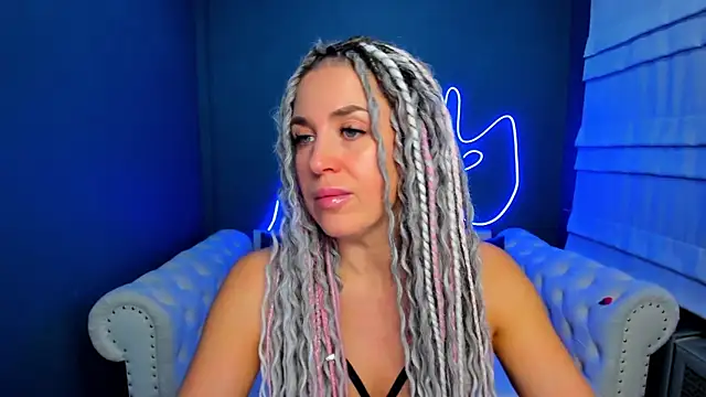 Snapshot of rock_n_roxy chatting on December 5, 2025, 1:27 am rock n roxy online show from December 5, 2025, 1:27 am