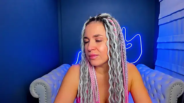 Snapshot of rock_n_roxy chatting on November 23, 2025, 1:15 am rock n roxy online show from November 23, 2025, 1:15 am