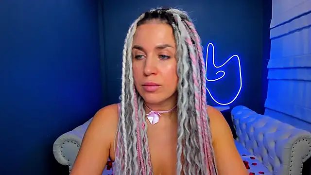 Snapshot of rock_n_roxy chatting on November 28, 2025, 4:01 am rock n roxy online show from November 28, 2025, 4:01 am