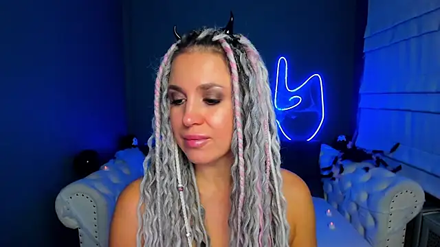 Snapshot of rock_n_roxy chatting on November 1, 2025, 1:23 am rock n roxy online show from November 1, 2025, 1:23 am