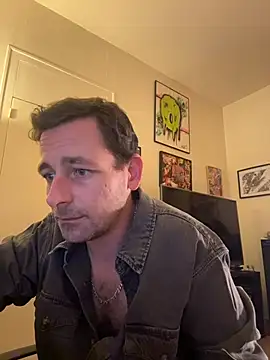 Snapshot of defbond420 chatting on November 17, 2025, 9:08 pm defbond420 online show from November 17, 2025, 9:08 pm