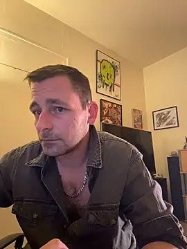 Snapshot of defbond420 chatting on November 18, 2025, 11:37 pm defbond420 online show from November 18, 2025, 11:37 pm