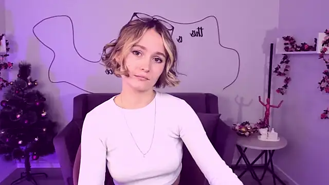 BritnieCute online show from December 10, 2024, 8:30 am