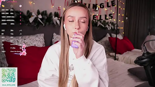 Snapshot of HollisBeckett chatting on December 21, 2025, 3:08 am HollisBeckett online show from December 21, 2025, 3:08 am