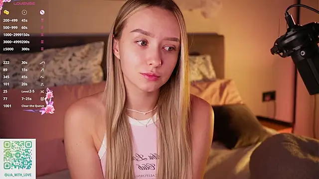 Snapshot of HollisBeckett chatting on November 11, 2025, 3:12 am HollisBeckett online show from November 11, 2025, 3:12 am