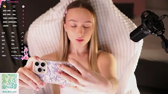 Snapshot of HollisBeckett chatting on February 4, 2026, 2:39 am HollisBeckett online show from February 4, 2026, 2:39 am