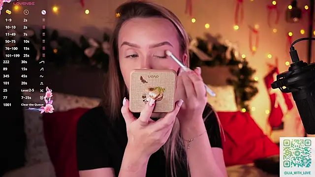 Snapshot of HollisBeckett chatting on December 17, 2025, 1:32 am HollisBeckett online show from December 17, 2025, 1:32 am