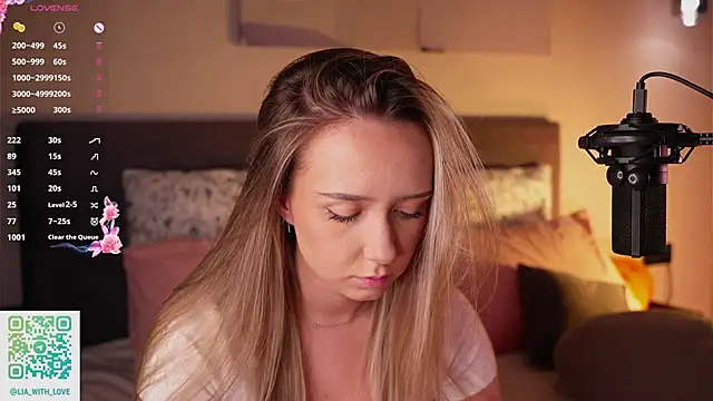 Snapshot of HollisBeckett chatting on November 23, 2025, 1:04 am HollisBeckett online show from November 23, 2025, 1:04 am