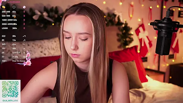 Snapshot of HollisBeckett chatting on December 15, 2025, 2:28 am HollisBeckett online show from December 15, 2025, 2:28 am