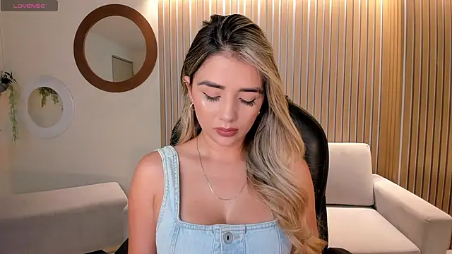 ChloePreston  online show from April 13, 2026, 11:47 am