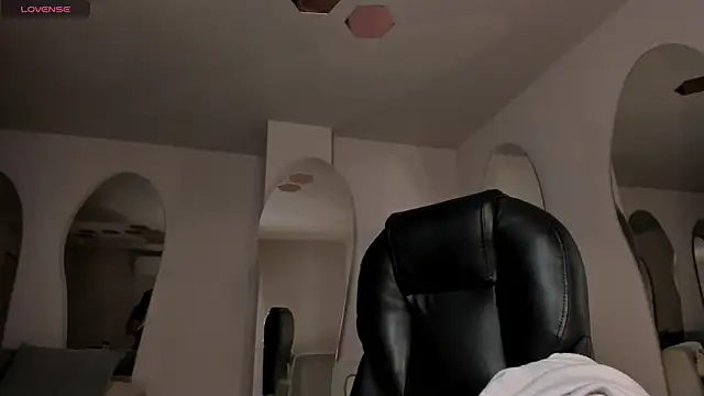 Snapshot of ChloePreston_ chatting on July 1, 2026, 11:10 am ChloePreston online show from July 1, 2026, 11:10 am