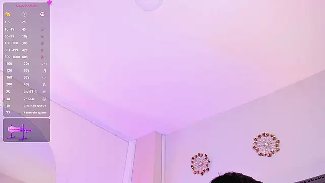 LuccaMallard online show from April 10, 2026, 4:19 am