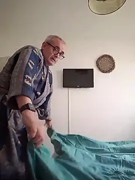 Snapshot of Bretoncool chatting on November 17, 2025, 1:26 pm Bretoncool online show from November 17, 2025, 1:26 pm