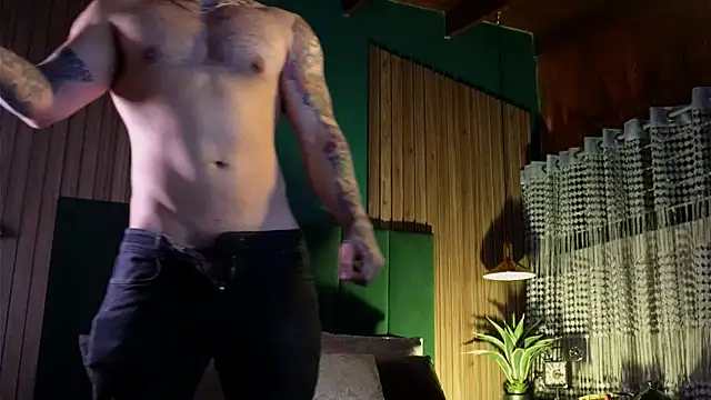 Snapshot of LeoSalvatore_ chatting on March 13, 2025, 3:11 am LeoSalvatore  online show from March 13, 2025, 3:11 am