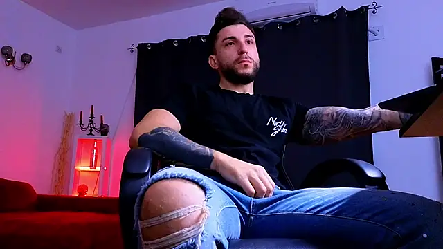 Snapshot of MightyAaron66 chatting on November 17, 2025, 5:33 am MightyAaron66 online show from November 17, 2025, 5:33 am